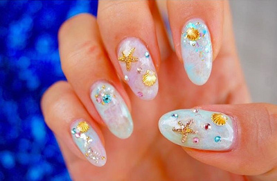 夏にピッタリ】アリエルネイルのデザイン集！海や貝殻モチーフの