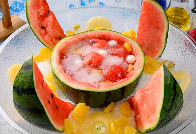 みんなでワイワイサマーパーティー 丸ごとスイカのフルーツポンチ