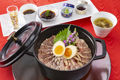 鮪のココットご飯　四種のバリエーション 大和芋ともずくのスープ添え