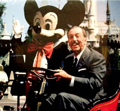 ストーリーテラーズ像】ディズニーシーにあるウォルト・ディズニーと