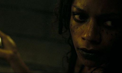 ナゾの美女の正体は?