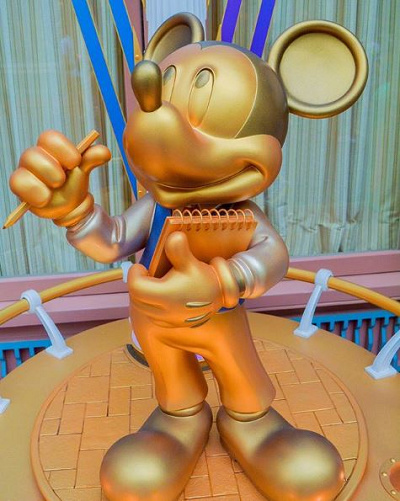 ワールドバザールのハピエストミッキースポット 