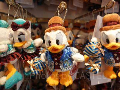 ディズニークリスマスグッズ2022：ぬいぐるみバッジ（ドナルド）