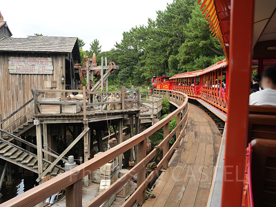 ウエスタンリバー鉄道のアナウンス、声優は誰？