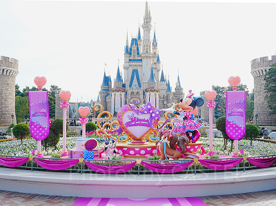 ディズニー・パルパルーザ “ミニーのファンダーランド”のデコレーション（シンデレラ城前プラザ）