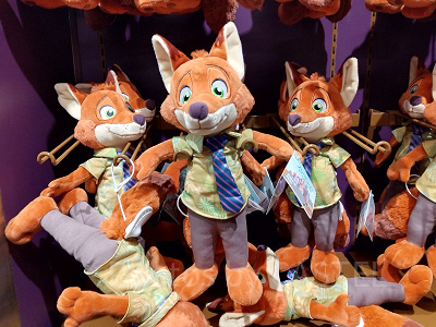 上海ディズニーズートピアグッズ：ニックの普段着ぬいぐるみ