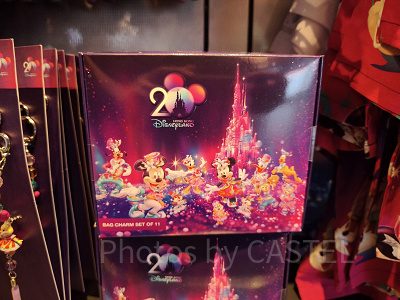 香港ディズニー20周年「ミッキー＆フレンズ・グランドセレブレーショングッズ」：バッグチャーム11個セット