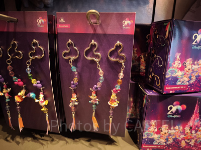 香港ディズニー20周年「ミッキー&フレンズ・グランドセレブレーショングッズ」:キーチェーン3個セット