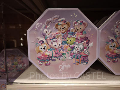 20250710香港ディズニー20周年「ダッフィー&フレンズ・グランドセレブレーショングッズ」:キャンディー缶