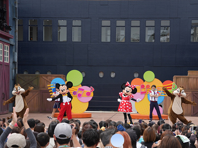 ディズニーシーの「ジャンボリミッキー!レッツ・ダンス!」