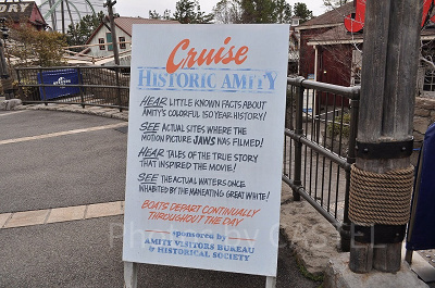 アミティについて書かれている看板／USJ