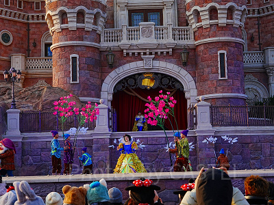 ゴールデン・フェアリーテイル・ファンファーレ：ここでしか見れない豪華な金色のドレスです