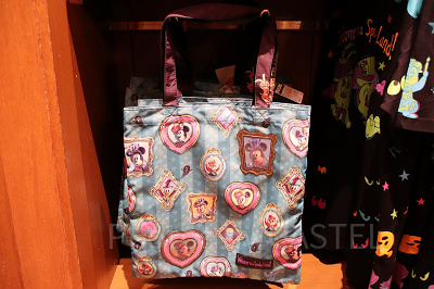 見る角度でミッキーとミニーの絵が変わっちゃう不思議なトートバッグ