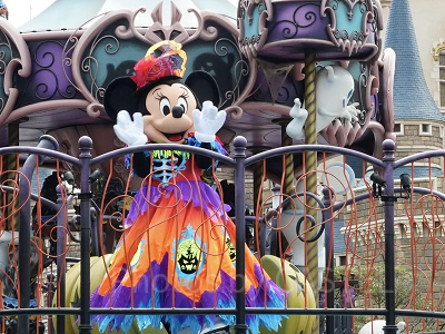 スプーキー“Boo！“パレードのミニーちゃん