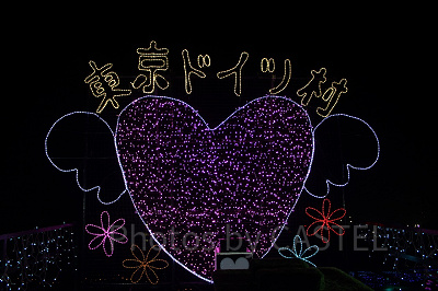 カップルで同時にレバーを引くと仕掛けが発動するオブジェ