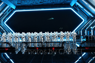カリフォルニアアナハイムディズニーのアトラクション：スター・ウォーズ：ライズ・オブ・ザ・レジスタンス