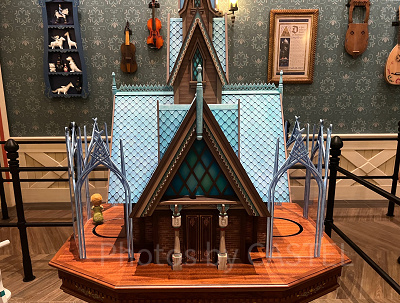 アナとエルサのフローズンジャーニーのQラインのからくり人形