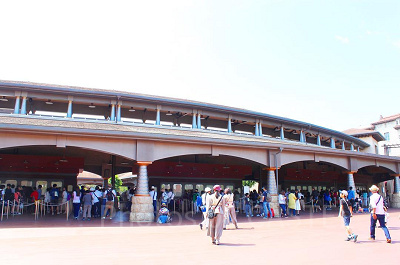 ディズニーシーのエントランス周辺