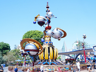 カリフォルニアアナハイムディズニーのアトラクション：アストロ・オービター