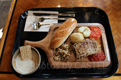 進撃の巨人 調査兵団の食堂 調査兵団プレート(ローストポーク)