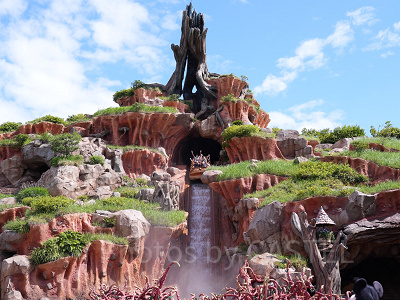 ディズニーランドとディズニーシーはどっちが怖いの？