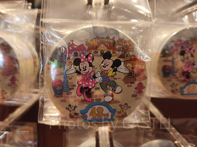 カンバッジ (ディズニーランド43周年グッズ)