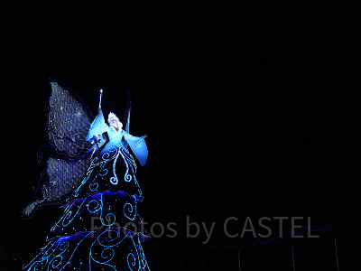 パレードを先導するブルーフェアリー