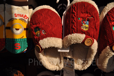 ボブとスチュアートのモコモコルームシューズ