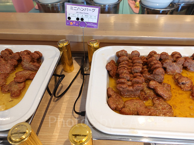 朝食メニュー:ミッキー型のミニハンバーグ
