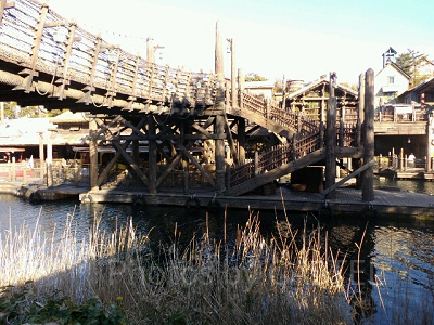 ロストリバーデルタに掛かる橋