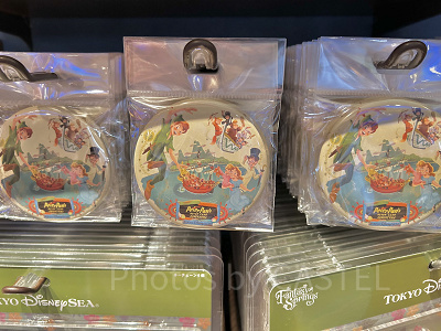 ディズニーランド　ピーターパン　ネバーランド　ピンバッチ Amazon.co.jp: ピンバッジセット 買い物袋付き 「ピーターパンの