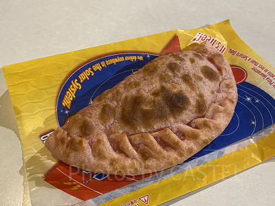 チキンとトマトのカルツォーネ