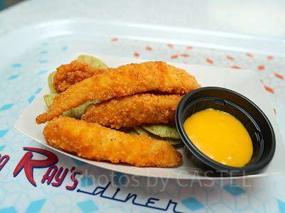 チキンテンダー＆コーンチップス、チーズソース