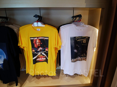 左がチャイルドプレイのTシャツ（3,900円）