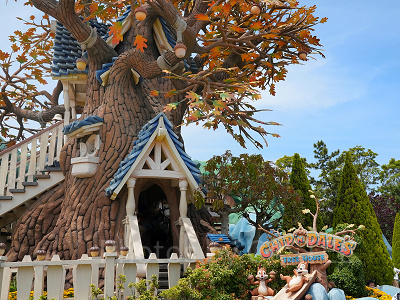 チップとデールのツリーハウス外観