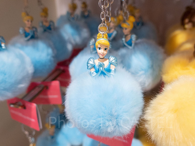 シンデレラポンポンキーホルダー（フィギュア付き）