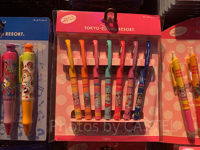 ディズニー文房具】レトログッズが人気急上昇！ノートやボールペンなど