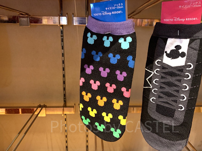 カラフルなミッキーの靴下