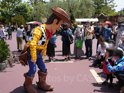 キャラクターとのソーシャルディスタンスは引き続き維持