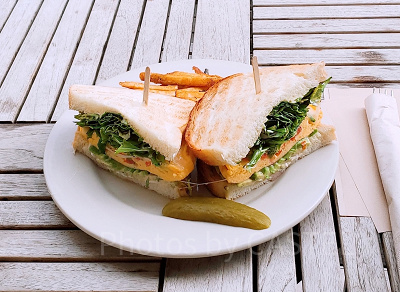 コンビニのサンドイッチやおにぎりは、グレーゾーン