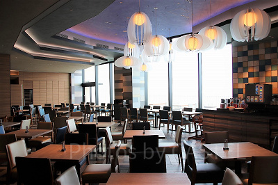 「コーラルテーブル」店内クラゲのライト