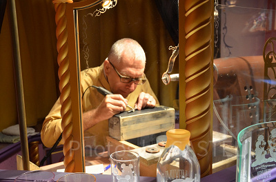 クリスタルアーツの職人