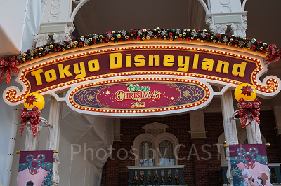 12月ディズニーランド混雑レポ：エントランスのクリスマス装飾