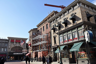 デランシーストリート/中央に見える足場がルパン三世ザライブのステージ