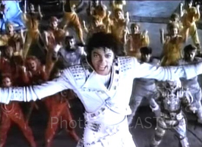 キャプテンEO】マイケル・ジャクソン主演のアトラクション！あらすじ