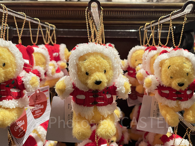 ディズニークリスマスグッズ2023：ぬいぐるみバッジ 2023年11月07日(火)発売