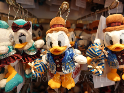 ディズニークリスマスグッズ2022：ぬいぐるみバッジ（ドナルド）