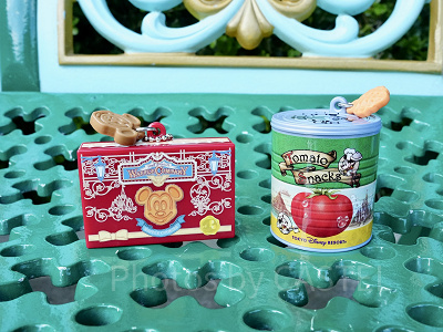 ディズニーガチャガチャ　お菓子モチーフのキーチェーン