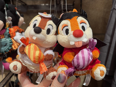 ディズニーハロウィングッズ2023：ぬいぐるみバッジセット 2023年09月