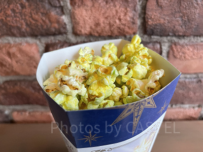 ディズニーのポップコーン：抹茶ホワイトチョコ味